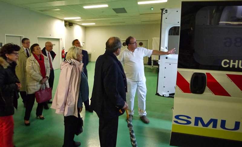 Le Pr Olivier Mimoz, responsable du service des urgences adultes, Samu 86 et Smur au CHU de Poitiers, a fait visiter le Samu au Rotary club de Poitiers.